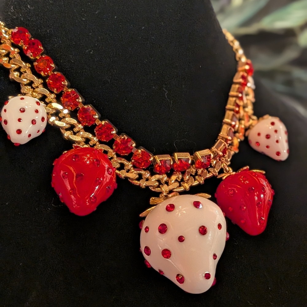 🆕 Strawberry Bib Layered Necklace (*As Is) 🍓 Betsy Johnson - Picture 3 of 5